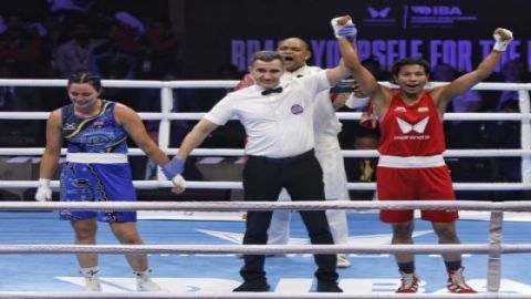New Delhi: India's Lovlina (Red) (75kg) vs Caitlin Parker of Australia