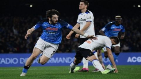 Serie A: Kvaratskhelia helps Napoli conquer Atalanta, maintain top position.(Photo credit: Napoli FC