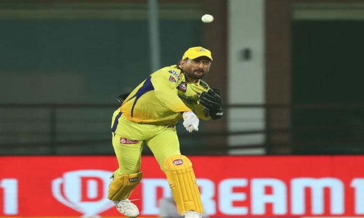 MS Dhoni knocks down sensational world record with stellar show for CSK vs SRH!