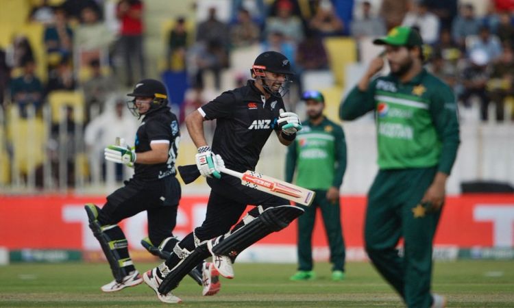 PAK vs NZ: न्यूजीलैंड ने पाकिस्तान को 337 रनों का लक्ष्य दिया, डेरिल मिशेल ने जड़ा शतक