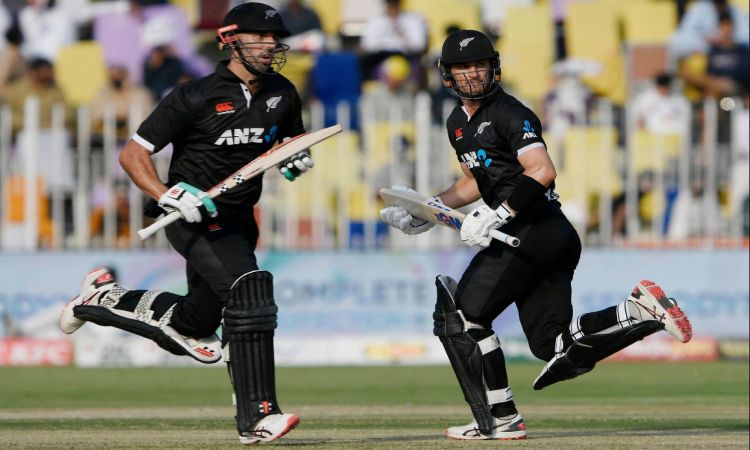 Pakistan pulled things back in the last 10 overs, but New Zealand have a good score on board!