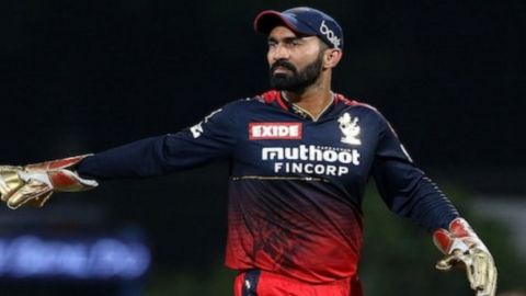 Cricket Image for क्या दिनेश कार्तिक की वजह से हारी RCB? फैंस जमकर दे रहे हैं गालियां