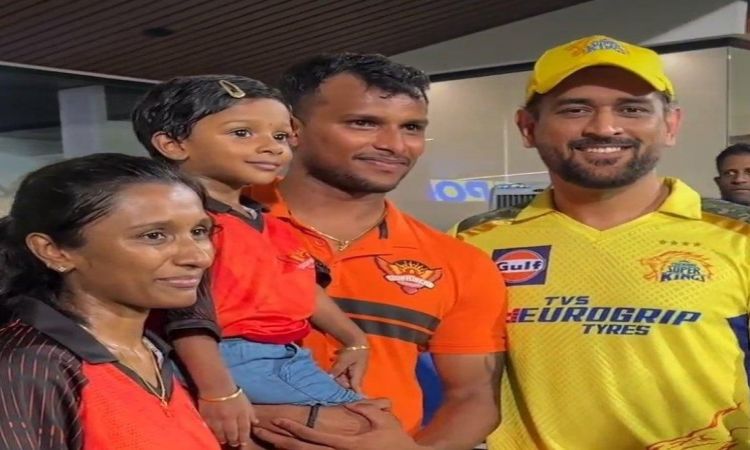 Watch: MS Dhoni had a fun conversation with T Natarajan's daughter!