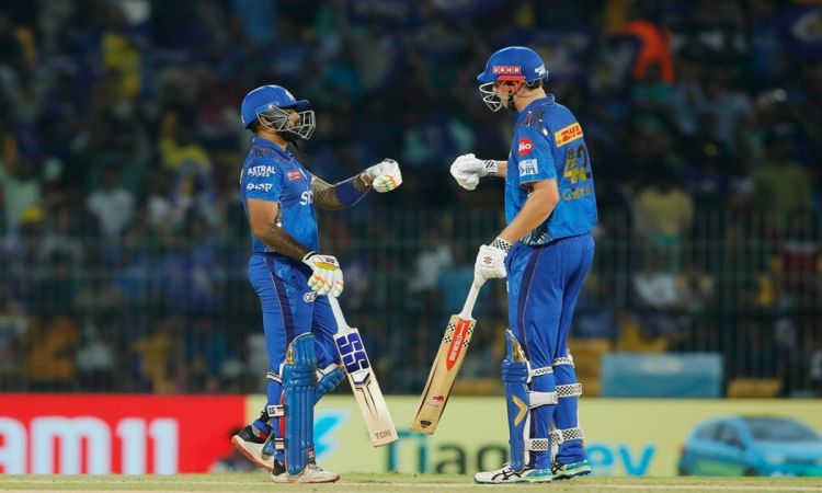 IPL 2023 Eliminator: मुंबई ने लखनऊ के सामने 182 रनों का स्कोर खड़ा किया, नवीन उल हक ने लिए चार विकेट