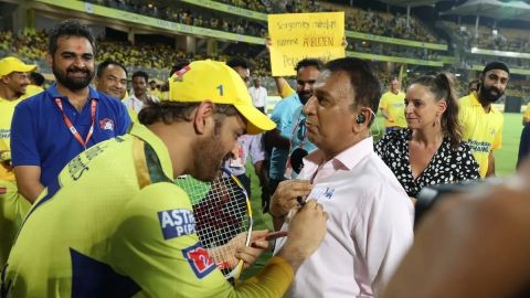 Gavaskar taking Dhoni's autograph, the most memorable moment