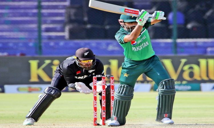 PAK vs NZ: बाबर आजम ने खेली शतकीय पारी, न्यूजीलैंड के सामने 335 रनों का लक्ष्य