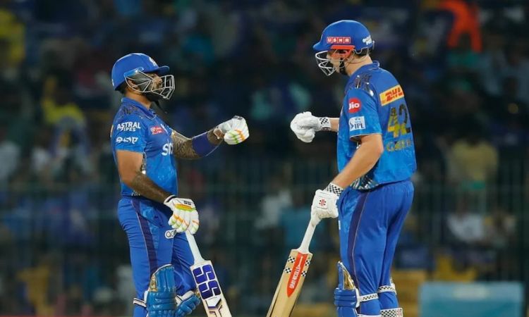 IPL 2023: Cameron Green lead the way for Mumbai Indians as they reached 182/8!
