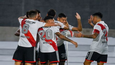Fernandez keeps River Plate title hopes on track