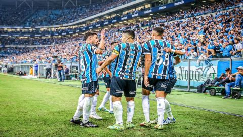 Suarez fires Gremio to victory over Internacional