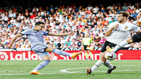 Real Madrid, Barca both lose as Vinicius sees red in Valencia