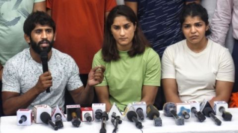 'Anurag Thakur tried to suppress the matter', alleges Vinesh Phogat amid protest