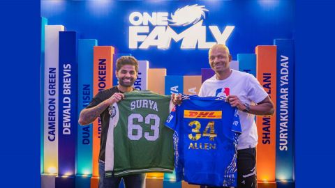 Two-time NBA champion Ray Allen meets Mumbai Indians players during his India visit