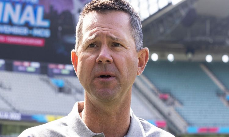 Ponting Issues Ashes Warning To England