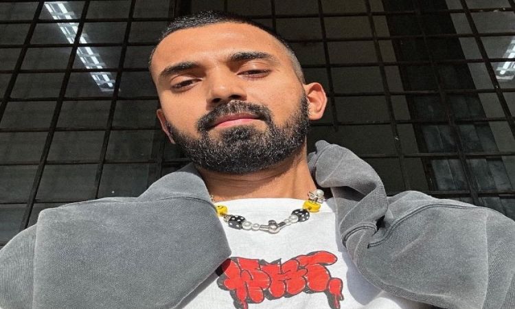 KL Rahul has returned home after a successful knee surgery!