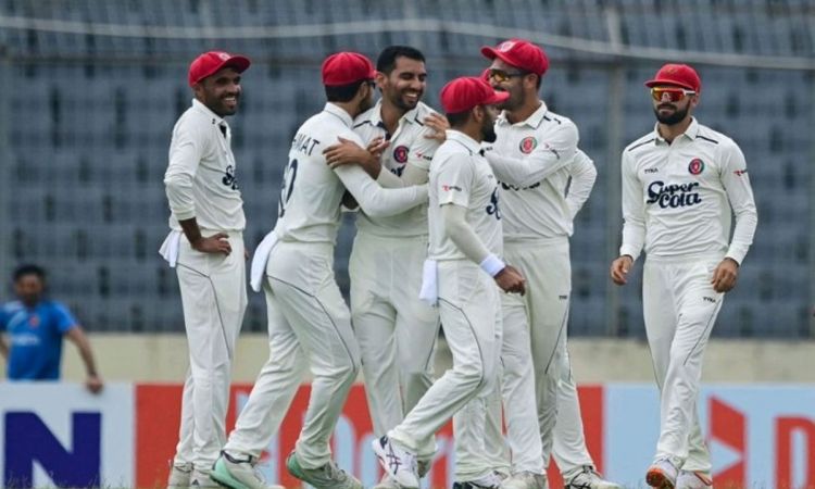 अफगानी गेंदबाज ने किया कमाल, डेब्यू टेस्ट की पहली गेंद पर ले लिया विकेट