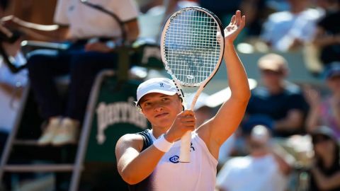 French Open: Swiatek steamrolls into Round of 16