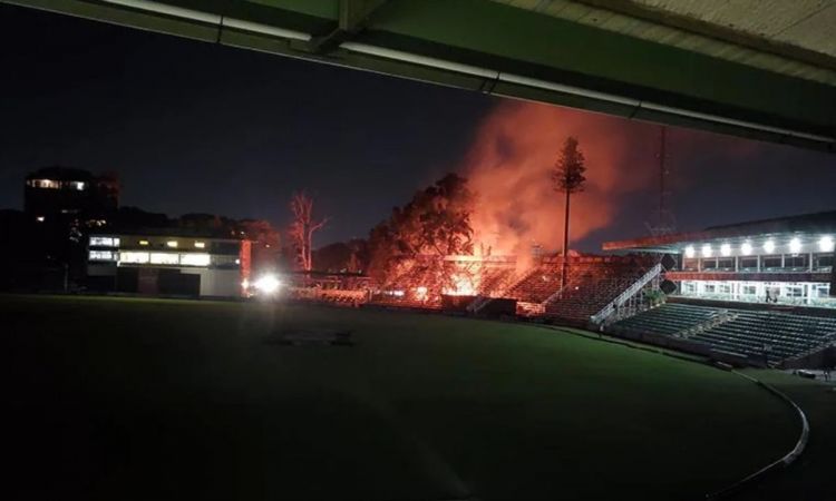 VIDEO: हरारे स्पोर्ट्स क्लब में लगी आग, वर्ल्ड कप क्वालिफायर मैचों को लेकर आईसीसी ने लिया फैसला