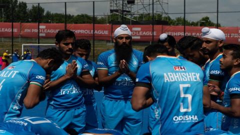 Odisha train tragedy: Indian men's hockey team observes a minute silence for victims, prays for inju