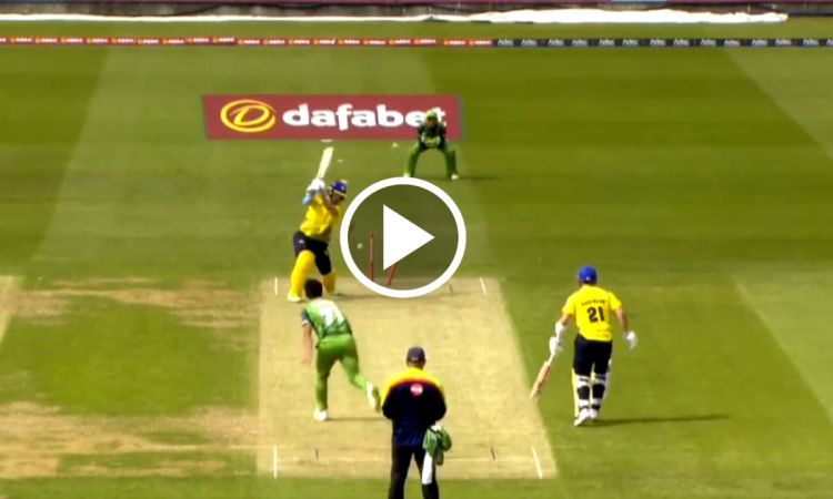 T20 Blast: गेंद है या गोली, पाकिस्तानी गेंदबाज़ ने बुलेट बॉल से बल्लेबाज़ को डराया; देखें VIDEO