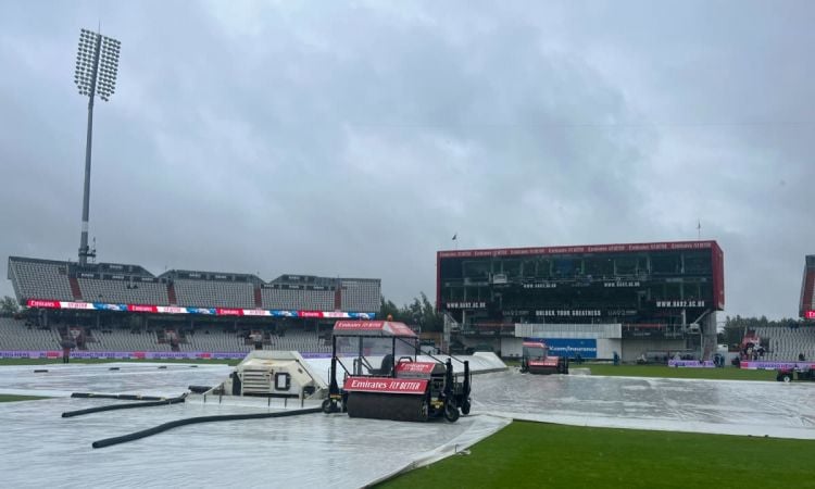 Start of fourth day's play delayed due to rain