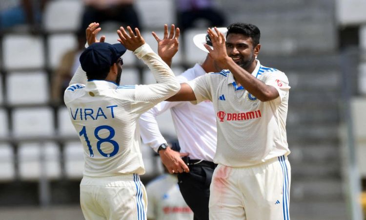 अश्विन के 5 विकेट की मदद से वेस्टइंडीज पहले दिन 150 पर लुढ़की, पहले दिन स्टंप्स तक भारत का स्कोर 80/0