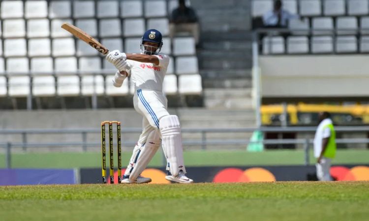 जायसवाल ने वेस्टइंडीज के खिलाफ डेब्यू टेस्ट में अर्धशतक जड़ते हुए गावस्कर के इस रिकॉर्ड की बराबरी की 