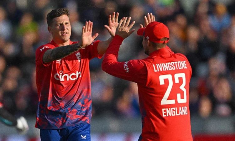 New Zealand set 140 runs target for England in first t20i