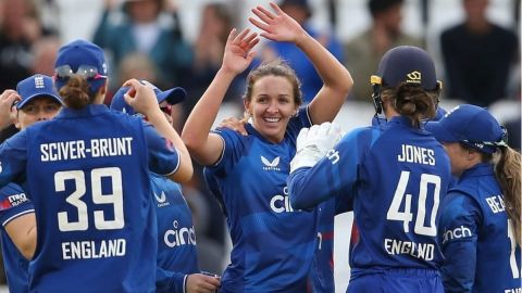 Nasser Hussain urges England women's team to step up to chase Australia