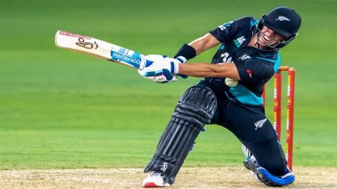 UAE vs NZ, 3rd T20I: வில் யங், சாப்மேன் அரைசதம்; யுஏஇக்கு 167 டார்கெட்!