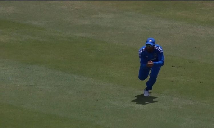 भारत के खिलाफ पहले टी20 इंटरनेशनल मैच में तिलक ने जॉनसन चार्ल्स का पकड़ा अद्भुत कैच, देखें वीडियो 