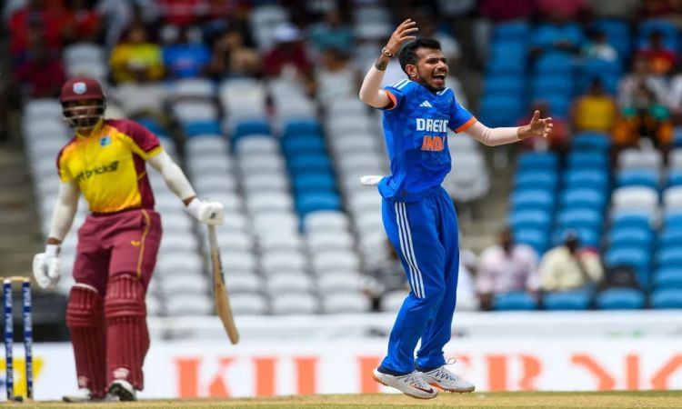 चहल ने पहले टी20 इंटरनेशनल में एक ही ओवर में दो विकेट लेकर मचाई सनसनी, देखें वीडियो 