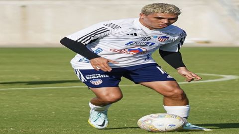 Football: Colombian midfielder Quintero set to join Argentina's Racing Club