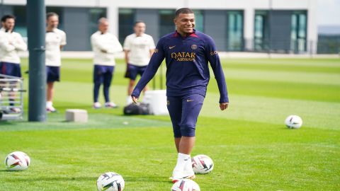 Football: Paris Saint-Germain reinstate Kylian Mbappe with first team after fruitful talks