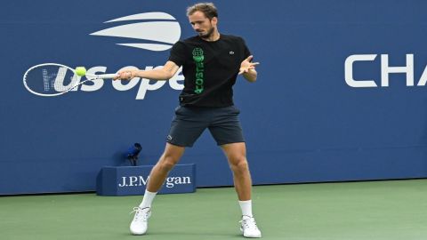 US Open: Top stars Medvedev, Zverev, Berrettini advance into second round