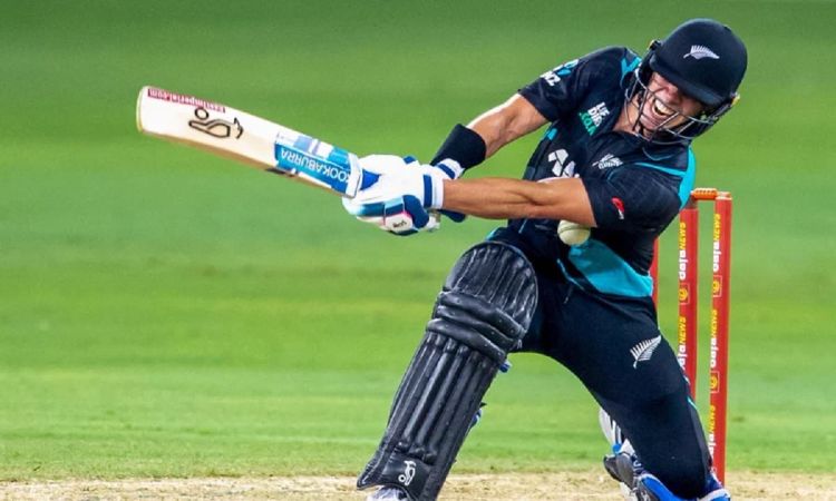 new zealand set 167 runs target for uae in third t20i