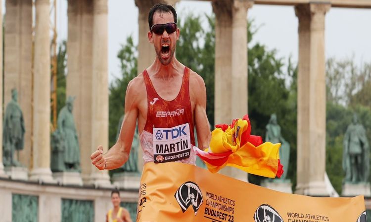 World Athletics Championships: Spanish race walker Martin wins opening gold