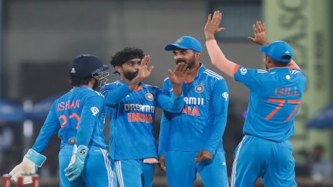 2nd ODI: बल्लेबाजों और गेंदबाजों ने किया शानदार प्रदर्शन, ऑस्ट्रेलिया को 99 रन से हराते हुए सीरीज मे