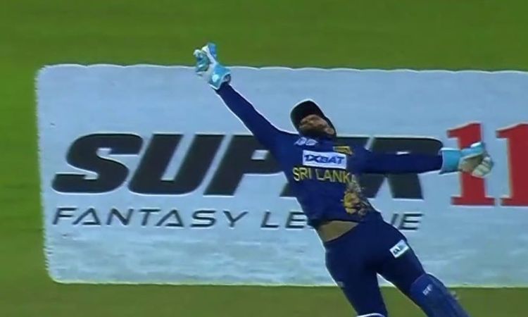 Asia Cup 2023: मेंडिस बने सुपरमैन, शादाब को आउट करने के लिए उछलते हुए एक हाथ से लपका अद्भुत कैच, देखें Video  