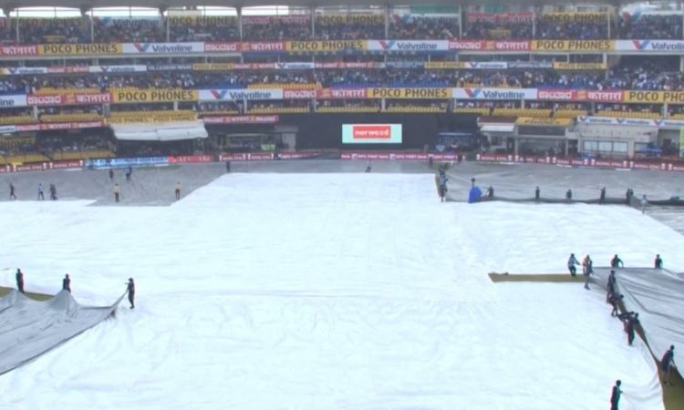 इंदौर में भी आया बारिश का खलल, IND vs AUS मैच थमा
