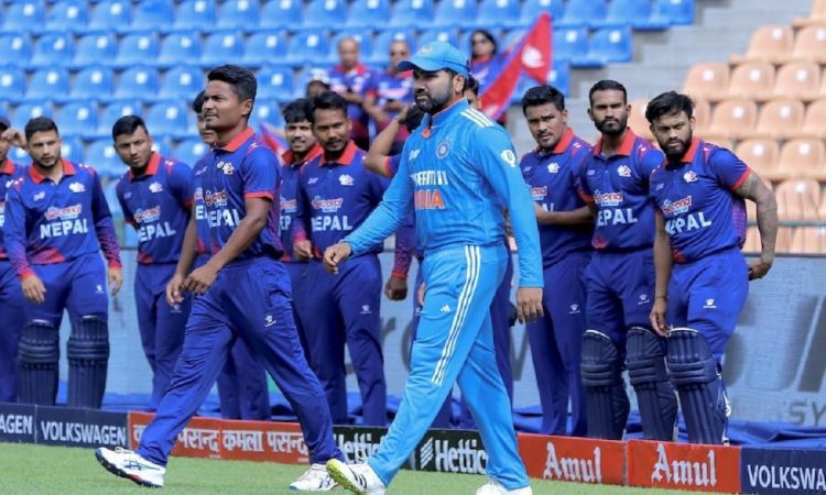  Rohit Sharma becomes the first Indian captain to win 2 men's ODI matches by 10 wickets