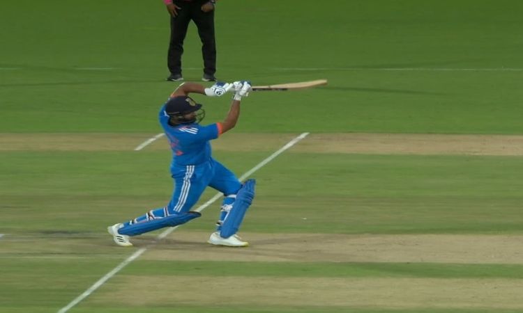 रोहित ने स्टार्क की गेंद पर छक्का जड़कर बनाया अनोखा रिकॉर्ड, ऐसा कारनामा करने वाले बने पहले बल्लेबाज