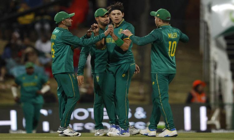 South Africa beat Australia by 111 runs in 3rd ODI
