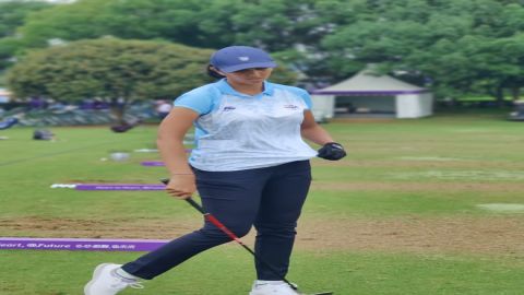 Aditi seven shots ahead, set for historic golf gold; Indian women in top spot, set for another medal