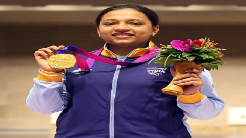 Hangzhou: Silver medallist Indian shooters Sift Kaur Samra, Manini Kaushik and Ashi Chouksey pose fo
