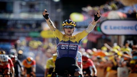 Tour of Spain: Kuss clings onto red jersey as Roglic wins 17th stage