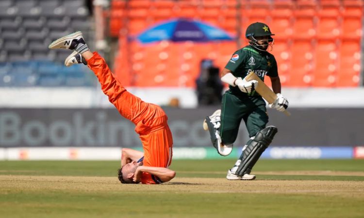 World Cup 2023: पाकिस्तान बनाम नीदरलैंड्स मैच में अंपायर से हुई गलती, पांच गेंद के बाद ही खत्म कर दिया ओवर
