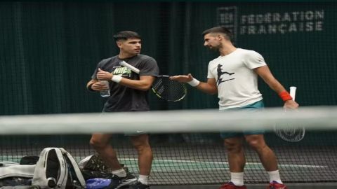 Carlos Alcaraz and Novak Djokovic practice together in Paris