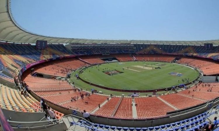 इंग्लैंड-न्यूजीलैंड के वर्ल्ड कप मैच में खाली दिखा स्टेडियम, सोशल मीडिया पर फैंस ने काटा बवाल
