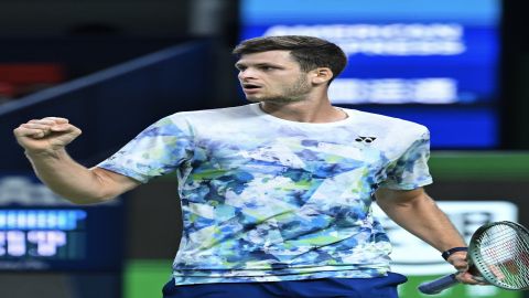 Hurkacz edges Zhang to reach Shanghai Masters quarterfinals 