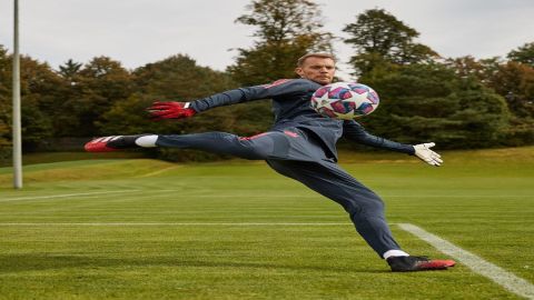 Neuer coming back at end of October is realistic, says Bayern official